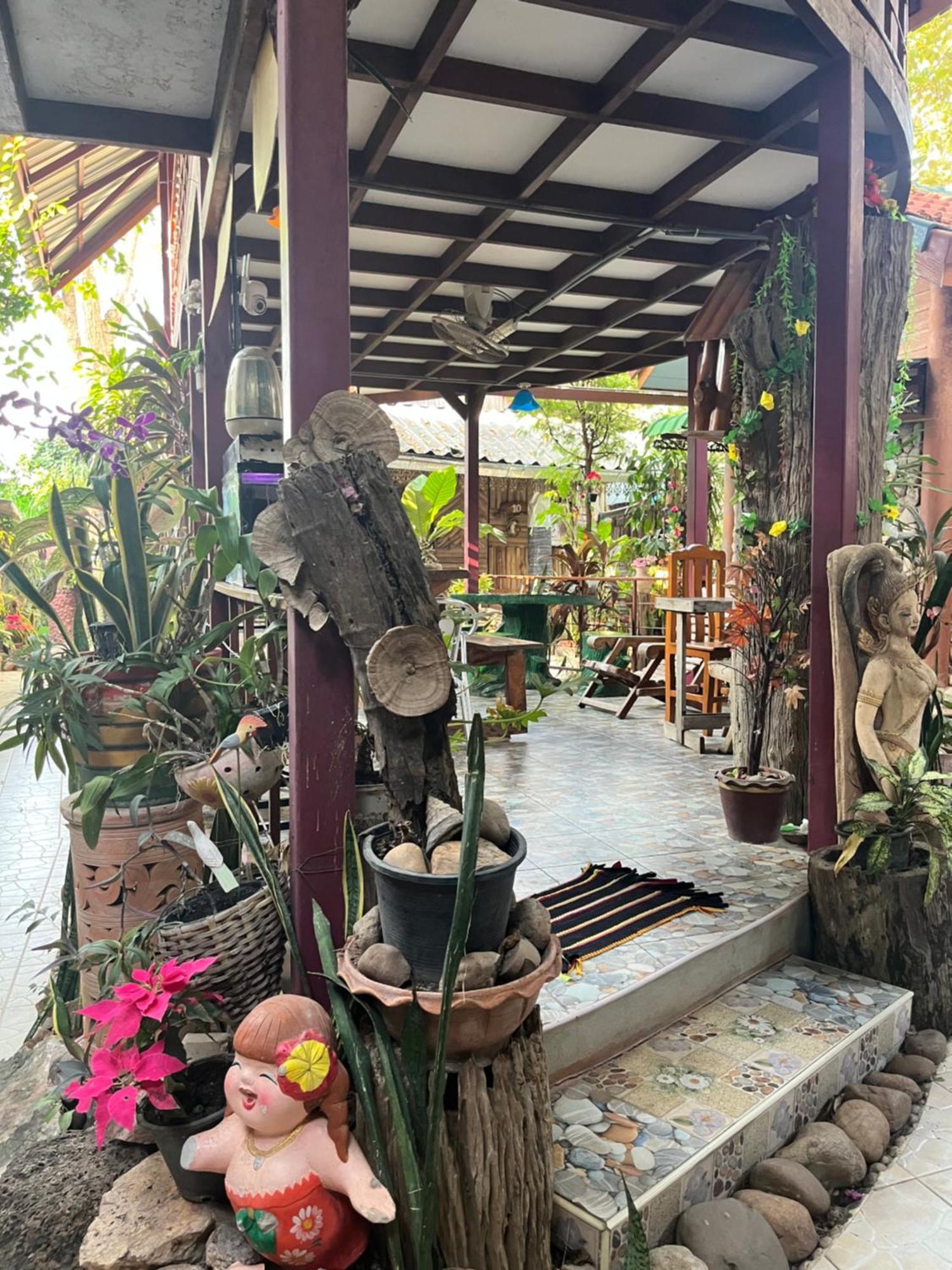 Three J Guesthouse Kamphaeng Phet Exterior foto